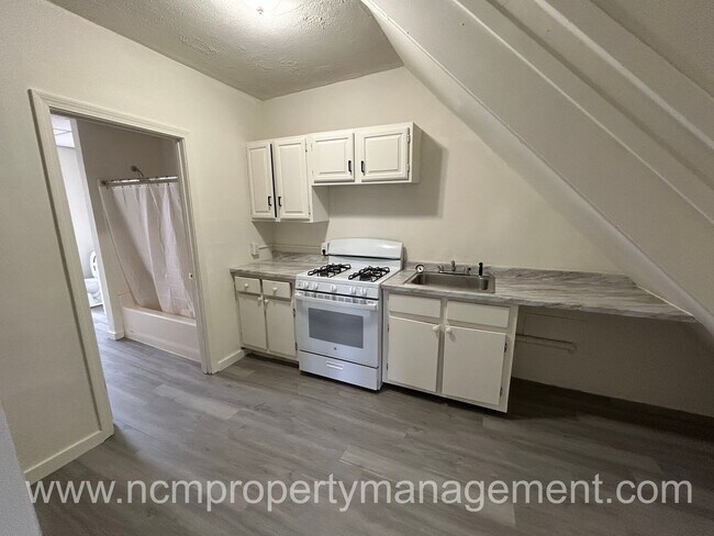 Building Photo - 28 Garnet St