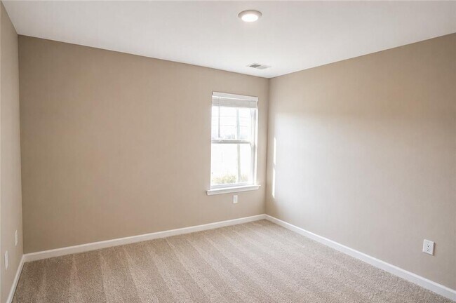 Building Photo - 100 Squarewood Ln NW