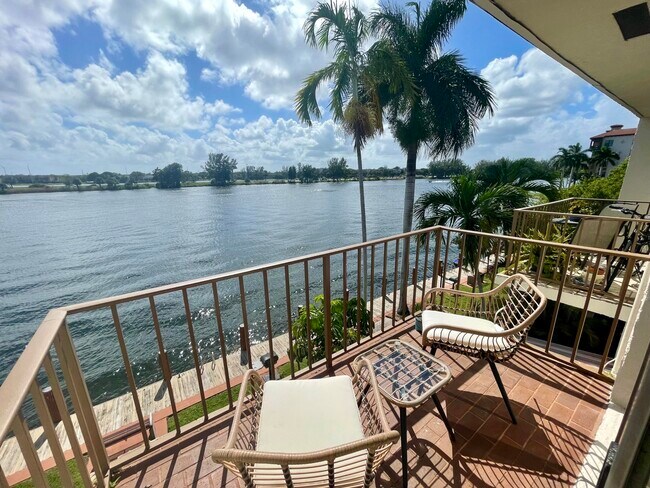 Building Photo - 1100 Crystal Lake Dr