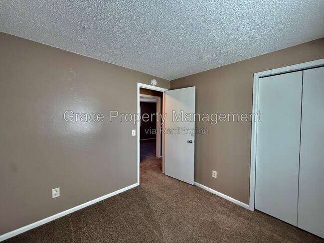 Building Photo - 2757 E 117th Way