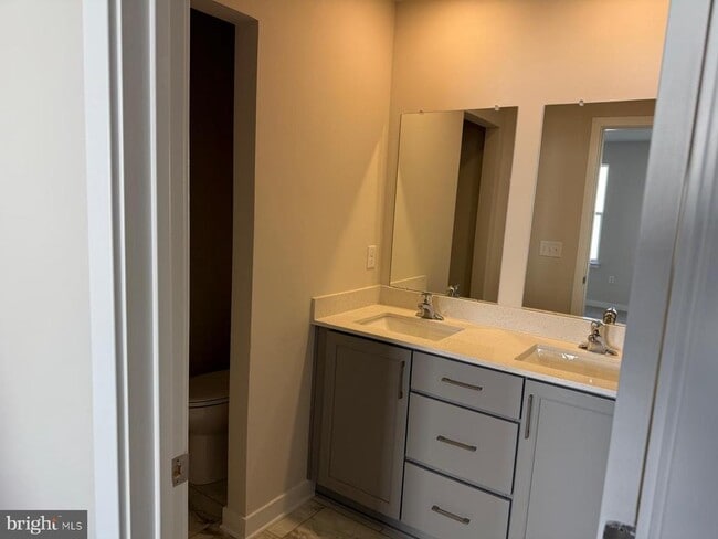 Building Photo - 16 Anderson Dr