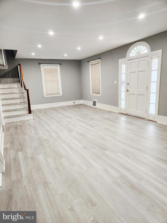 Building Photo - 80 E Main St