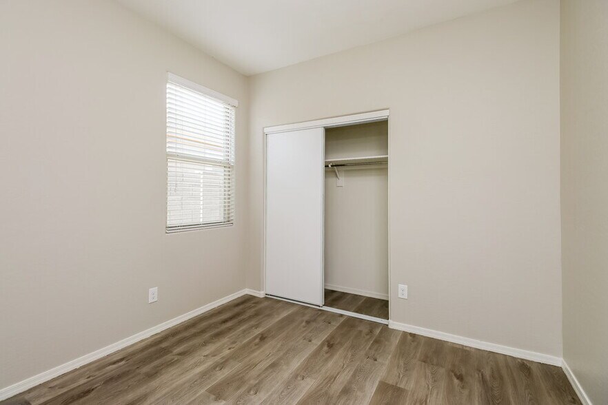 Building Photo - 42142 W Balsa Dr