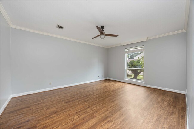 Building Photo - 11930 Carriage Hill Dr