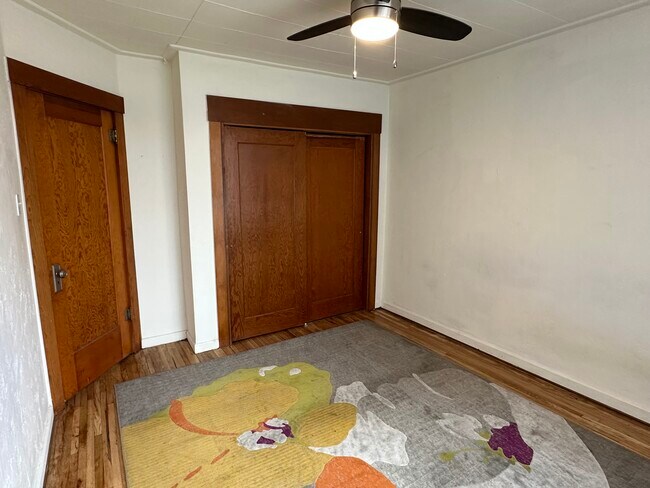 Building Photo - 1208