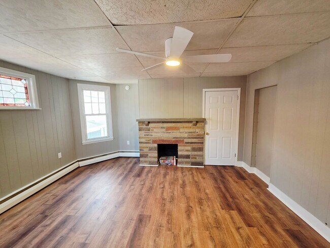 Building Photo - 20 Walnut St