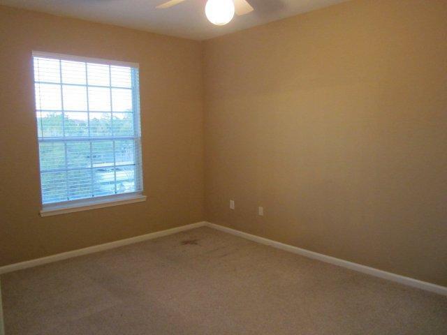 Building Photo - Stonebridge Condominium - 3 bed - 2 bath -...