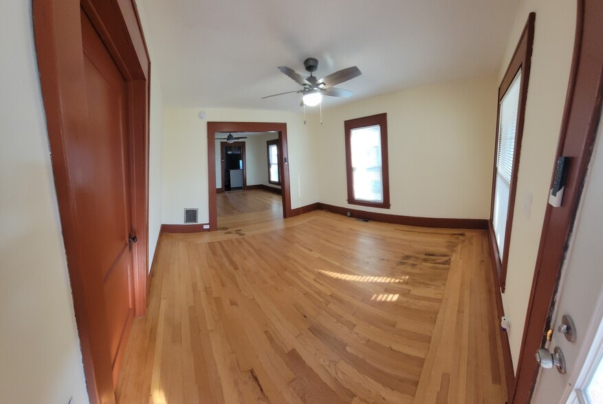 Building Photo - 402 Hartwell Ave