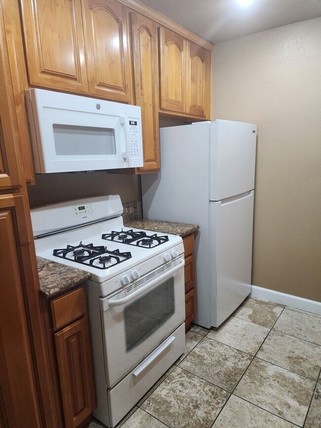 Building Photo - Remodeled 3 Bed 1 Bath 900sqft home in West Sacramento
