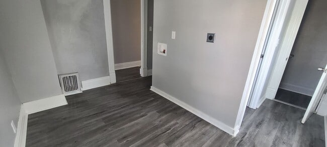 Building Photo - Charming 3BR/2Bath in Moline