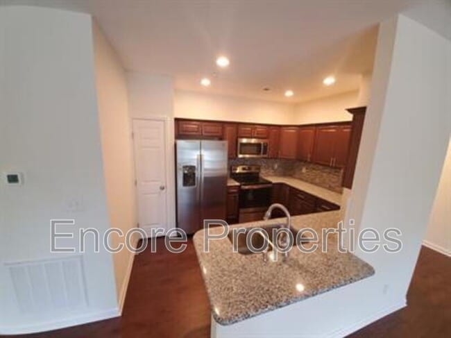 Building Photo - 2608 Pennoak Ln