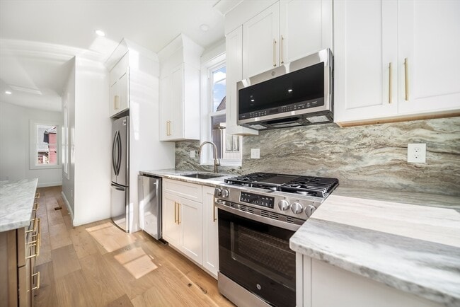 Building Photo - 9 Knollin St