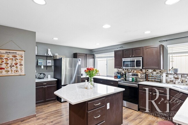 Building Photo - Peaceful Retreat Near JBLM | Spacious 3BR ...