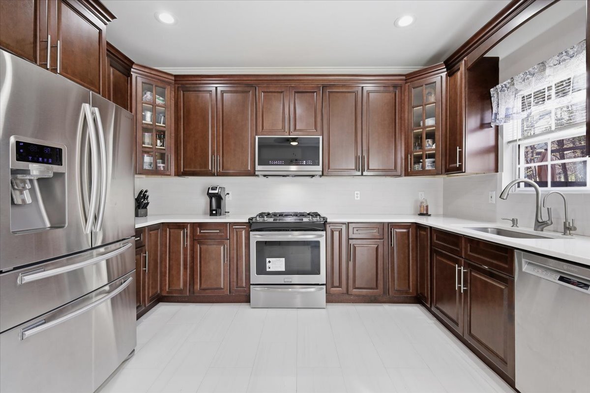 Building Photo - 203 Tallwood Ln