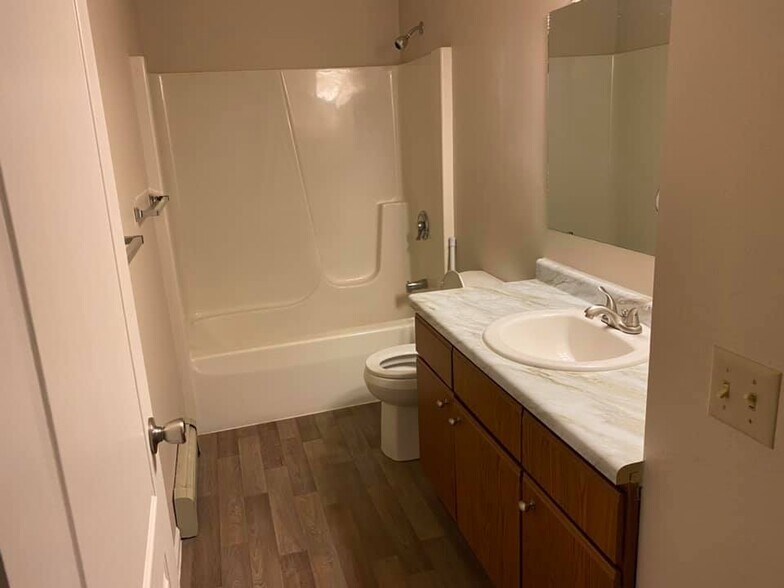 Building Photo - 3321 Echo Dells Ave