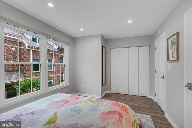 Building Photo - 1507 N Colonial Terrace