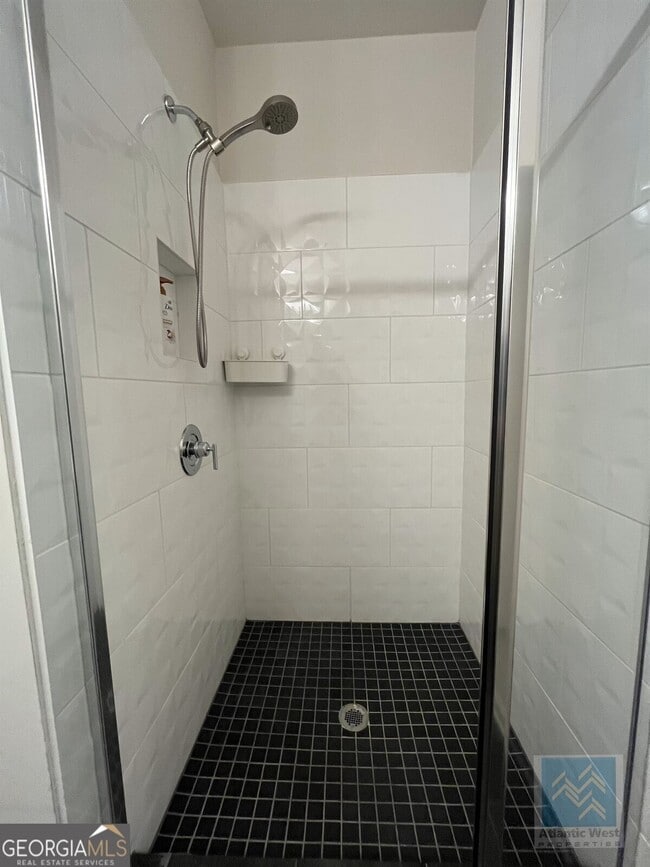 Building Photo - 440 Latta St NE