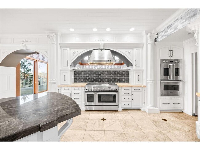 Building Photo - 1560 Bluff Creek Dr