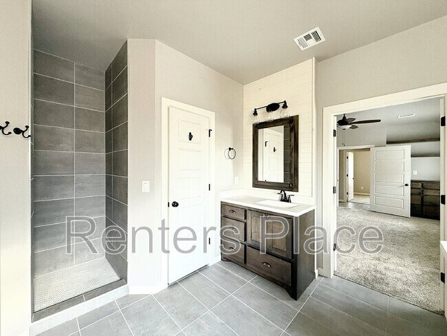 Building Photo - 2713 SE 22nd St