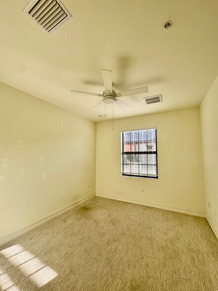 Building Photo - 9147 Delano St