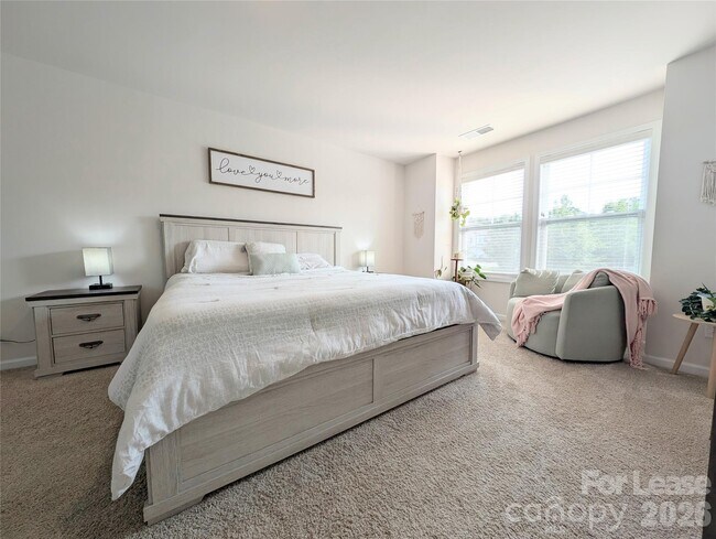Building Photo - 626 Altamonte Dr
