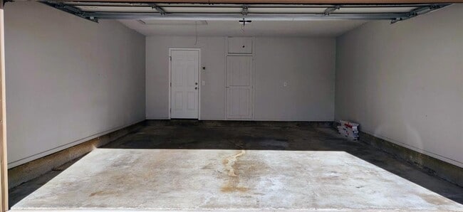 Building Photo - 1109 Parkview Dr