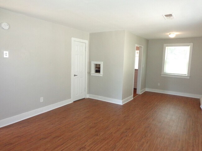 Building Photo - Townhomes at West Little Creek - Holiday Rent Special!