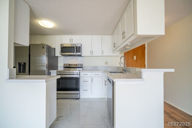 Building Photo - 2724 Kahoaloha Ln