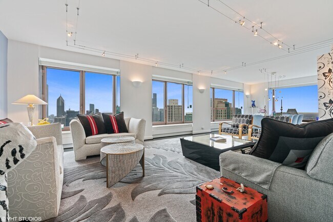 Building Photo - 161 E Chicago Ave