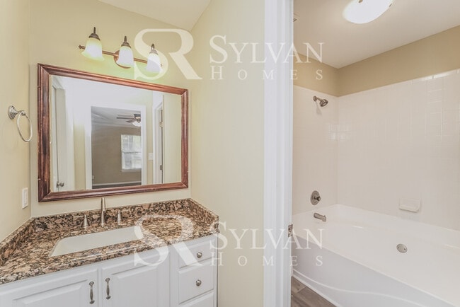 Building Photo - 8919 Vicksburg Rd