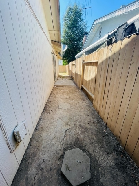 big side-yard - 8164 Valley Green Dr