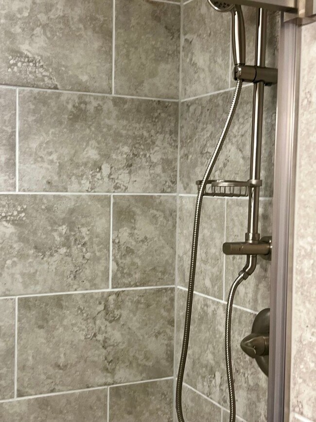 Building Photo - 95 Oakwood Dr