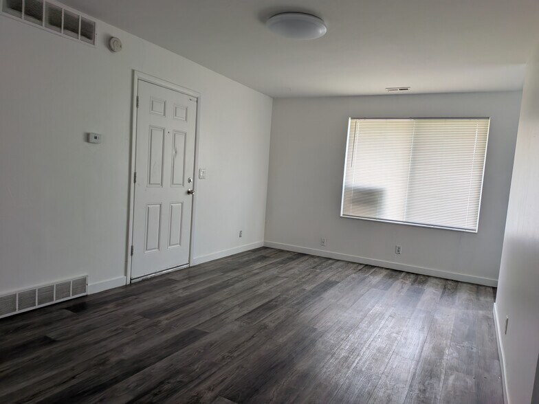 Building Photo - 595 W Tiffany Town Dr