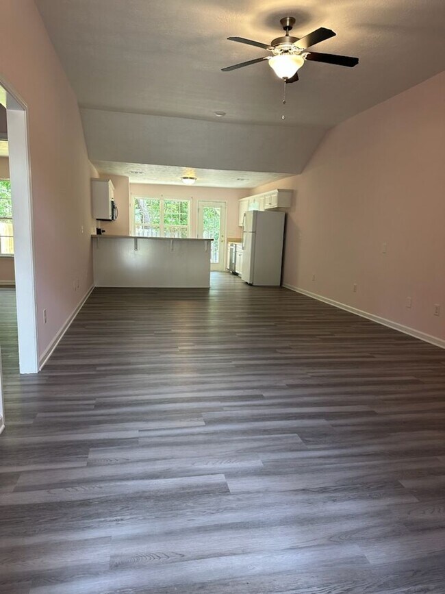 Building Photo - 3 BR/ 2 BA Attached Home