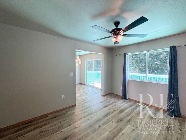 Building Photo - Pet-Friendly 3-Bedroom Home with Fresh LVP, Stylish Updates & Attached Garage