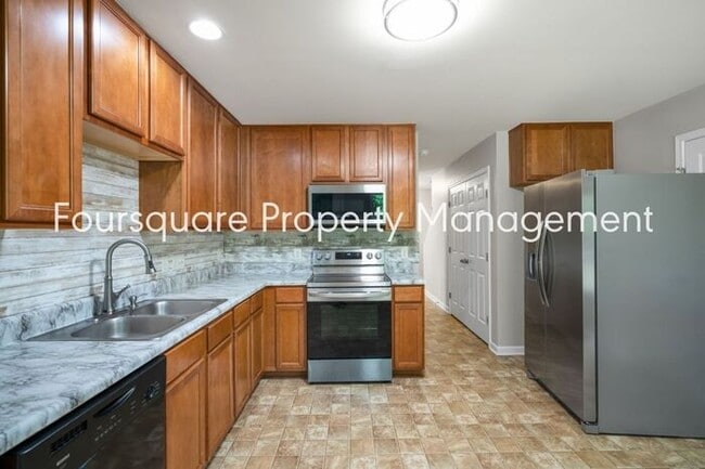 Building Photo - 4-Bed Single Family Home with Open Layout,...