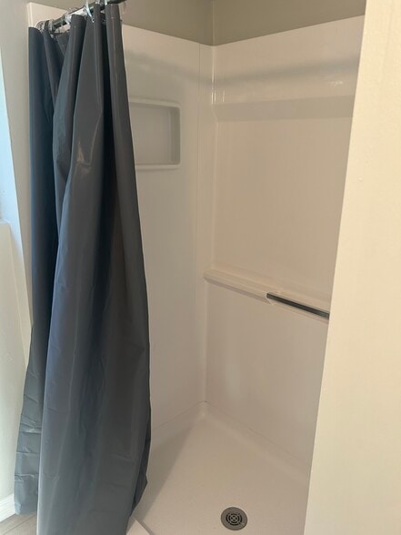 Building Photo - 4220 Daniel Dr