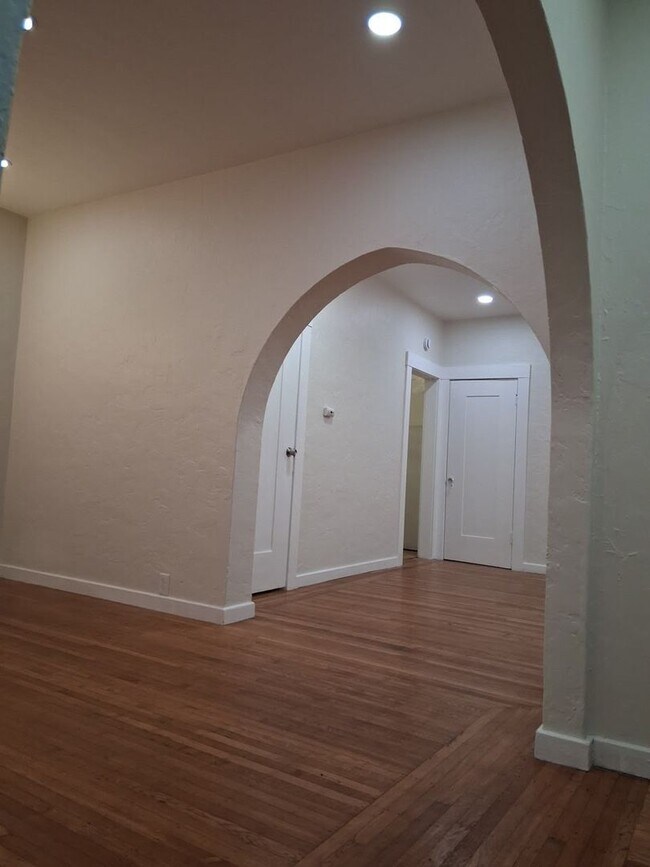 Building Photo - 522-526 33rd Street