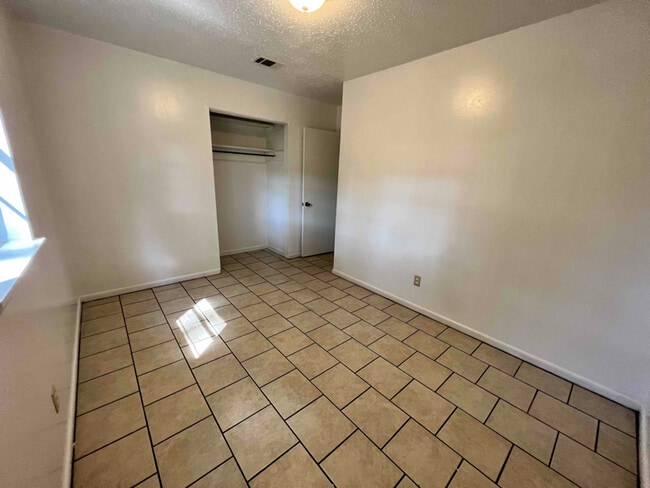 Building Photo - 14616 Joan Dr