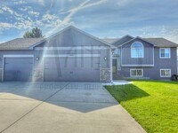 Building Photo - Sprawling Mead Home