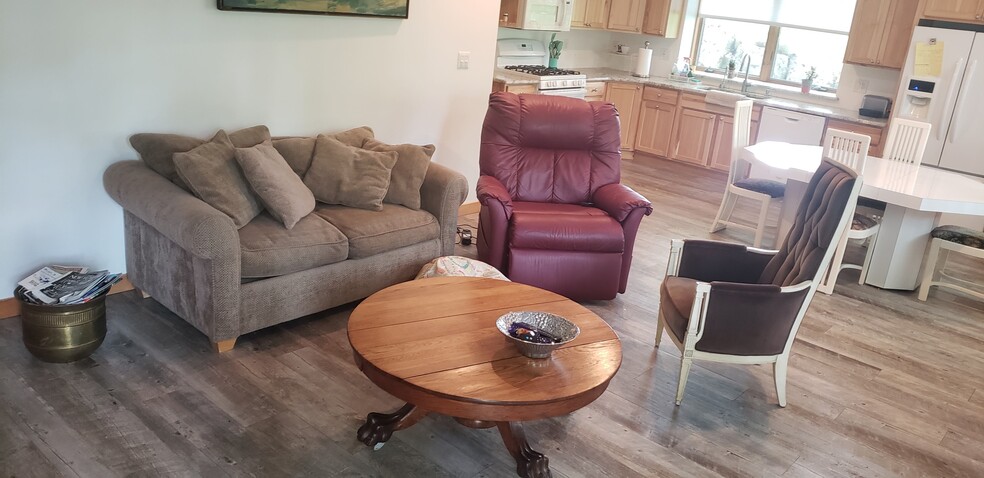 Building Photo - 10 Andrew Dr