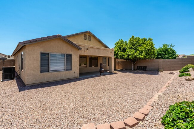 Building Photo - Ready to Move In - Three Bedrooms + Den!