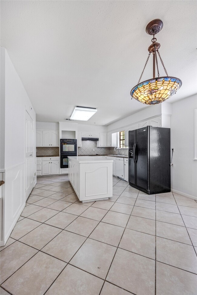 Building Photo - 11906 Pepperdine Ln