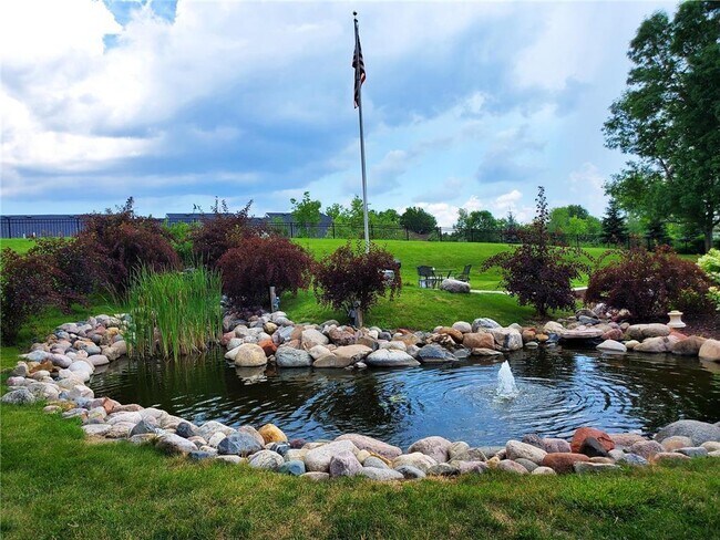 Building Photo - 3420 Golfview Dr