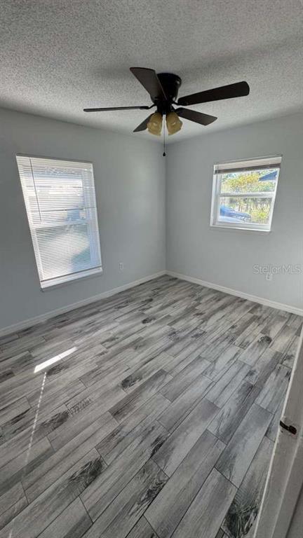 Building Photo - 545 Oak Dr
