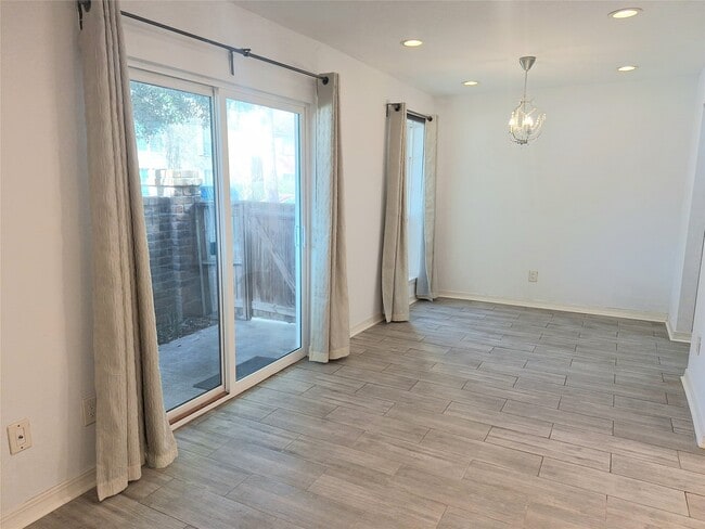 Building Photo - 2800 Jeanetta St