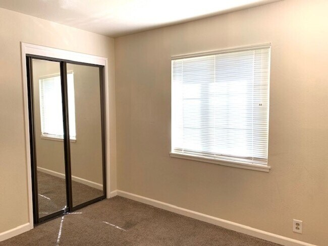 Building Photo - Cozy Three Bedroom, Two Bathroom Home with 2-Car Garage in S. Natomas