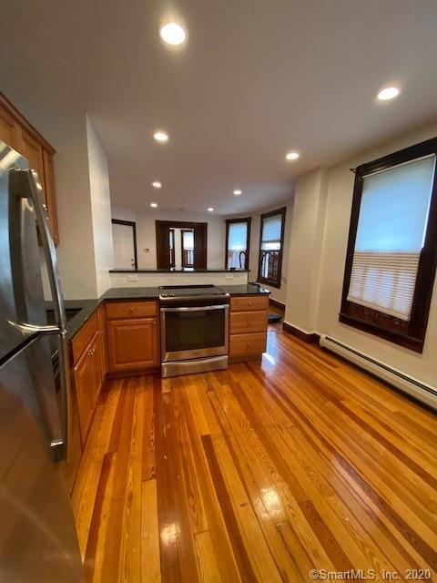 Building Photo - 174 Meadow St