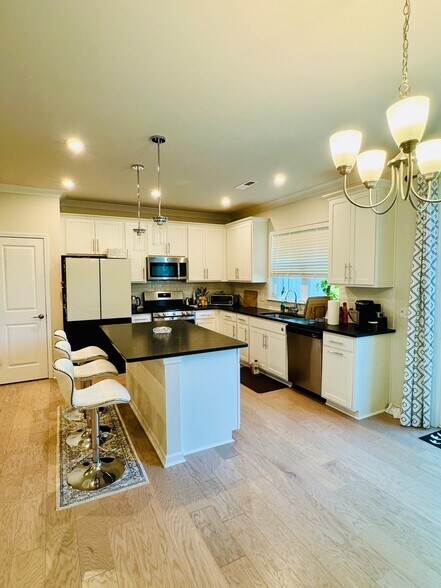 Building Photo - 529 Madison Falls Ct