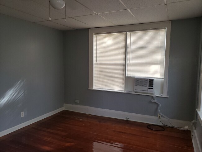 Building Photo - 304 N Westland Ave